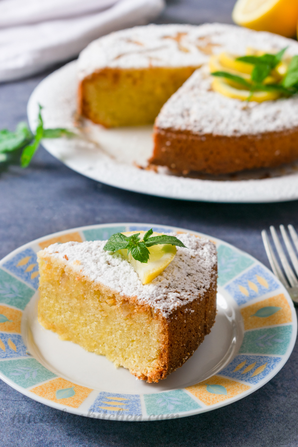 How to make traditional lemon caprese cake