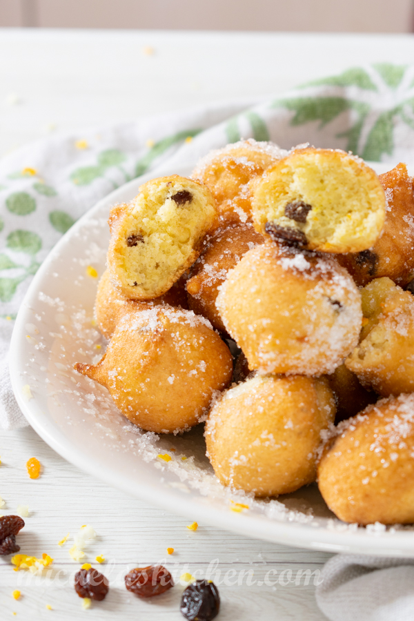 Easy Venetian Carnival Fritters with raisins