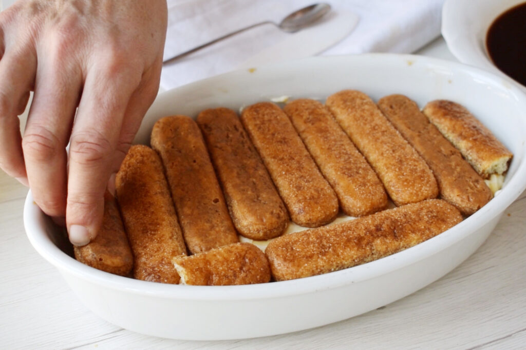 How to make the classic tiramisu recipe: make the layers