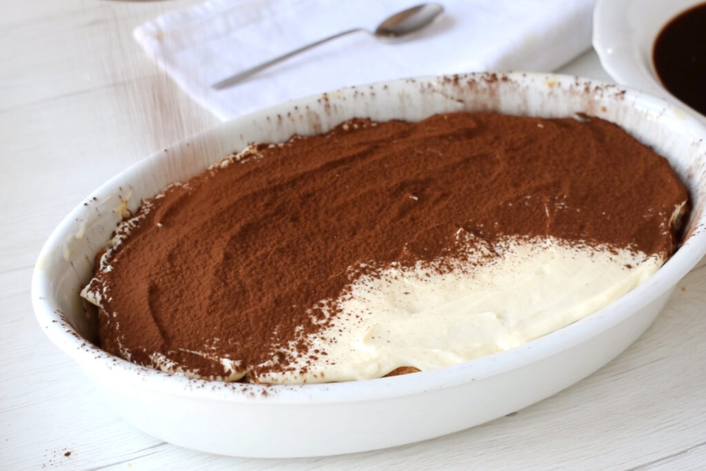 How to make the classic tiramisu recipe: make the layers