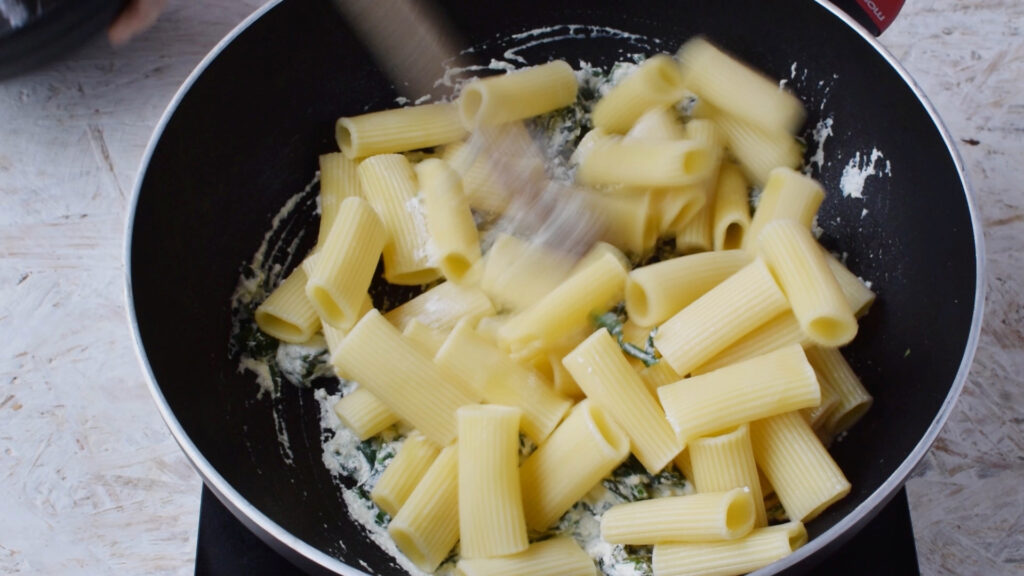 Add pasta to the ricotta spinach sauce