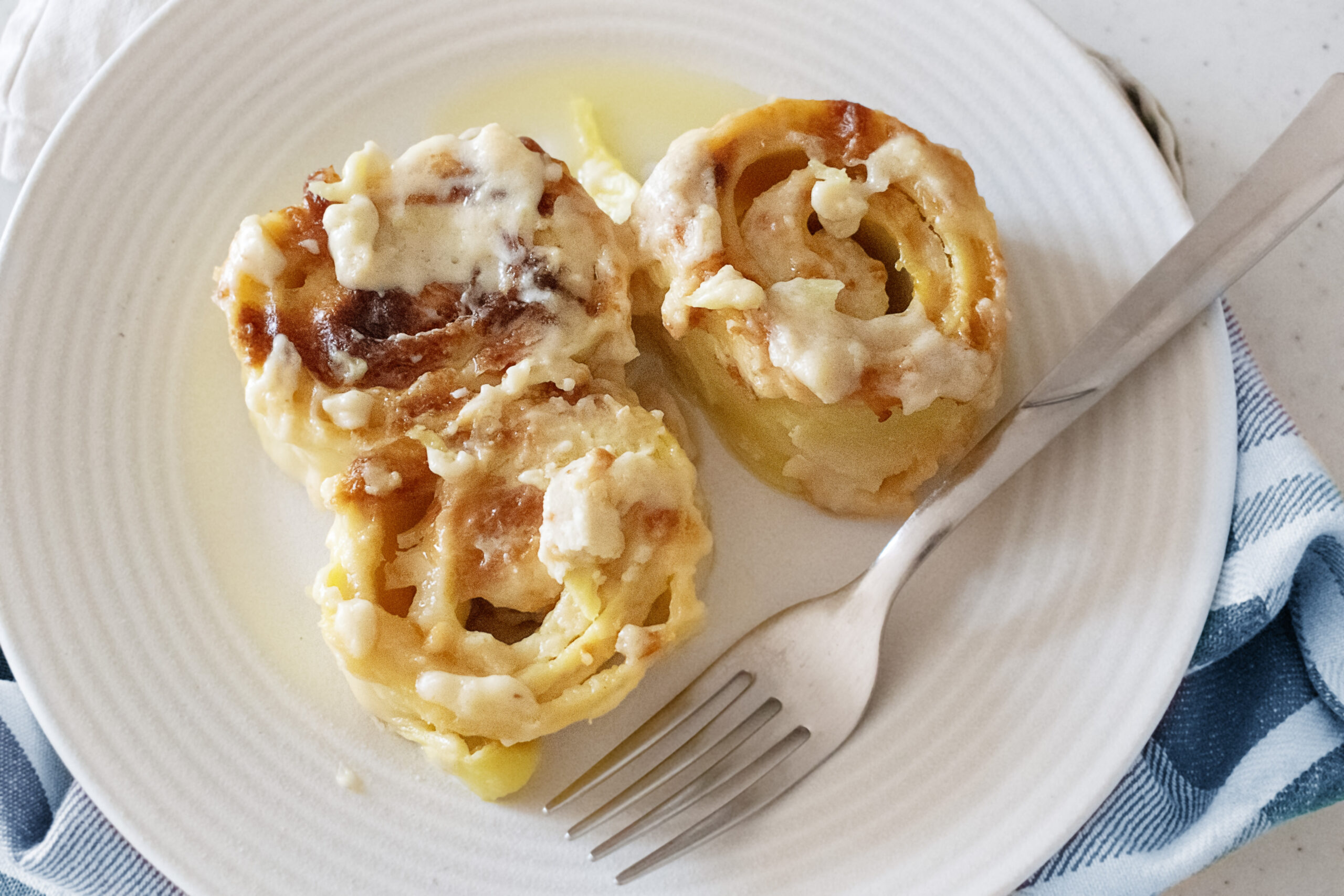 Delicious Modena Rolls with Béchamel and Ham