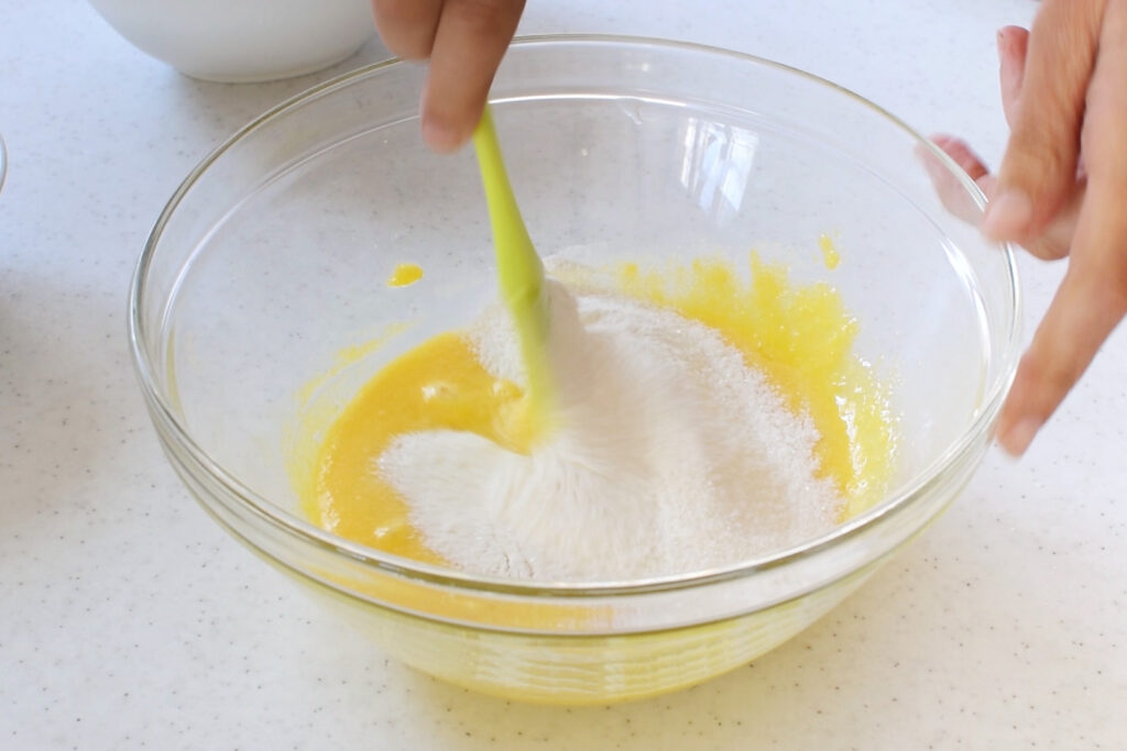 How to make Crema Diplomatica: prepare the pastry cream 1