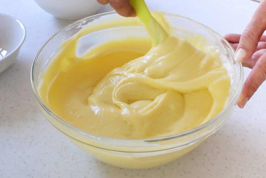 How to make Crema Diplomatica: prepare the pastry cream 4