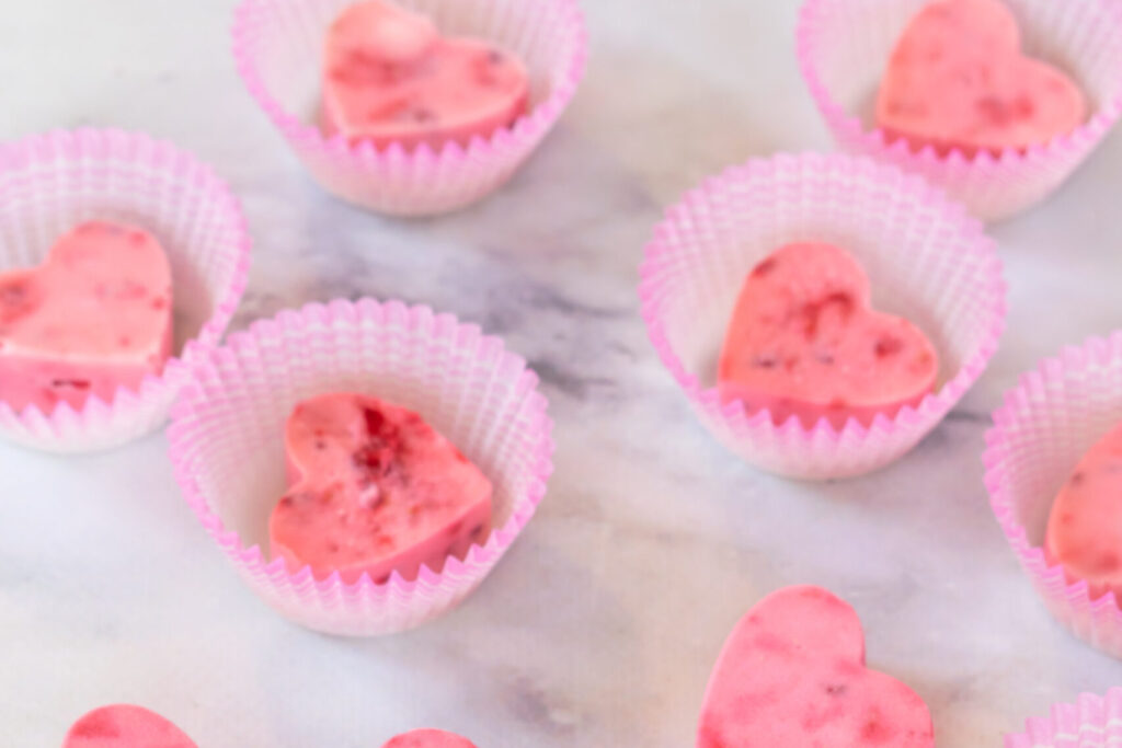 Easy No-Bake Valentine's Day Mini Cheesecake Treats — With Keto Version