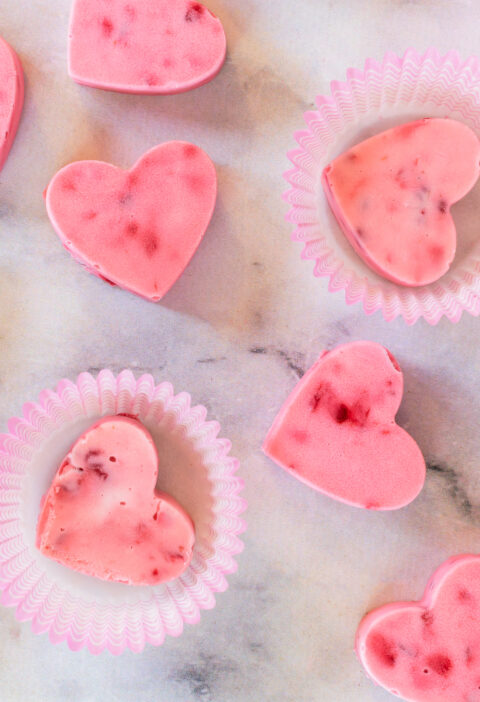 Easy No-Bake Valentine’s Day Mini Cheesecake Treats — With Keto Version