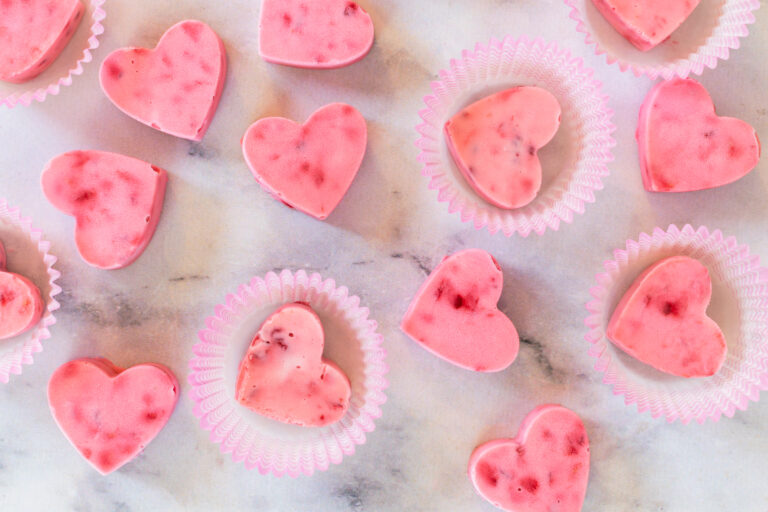 Easy No-Bake Valentine’s Day Mini Cheesecake Treats — With Keto Version