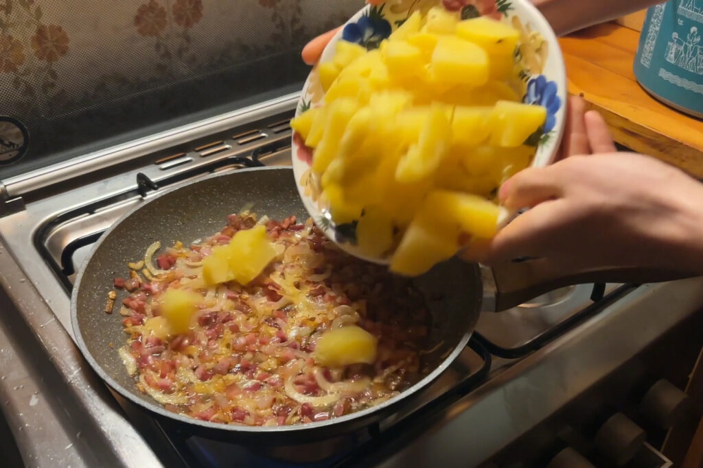 Crispy Bacon Potatoes: add potatoes to the pan