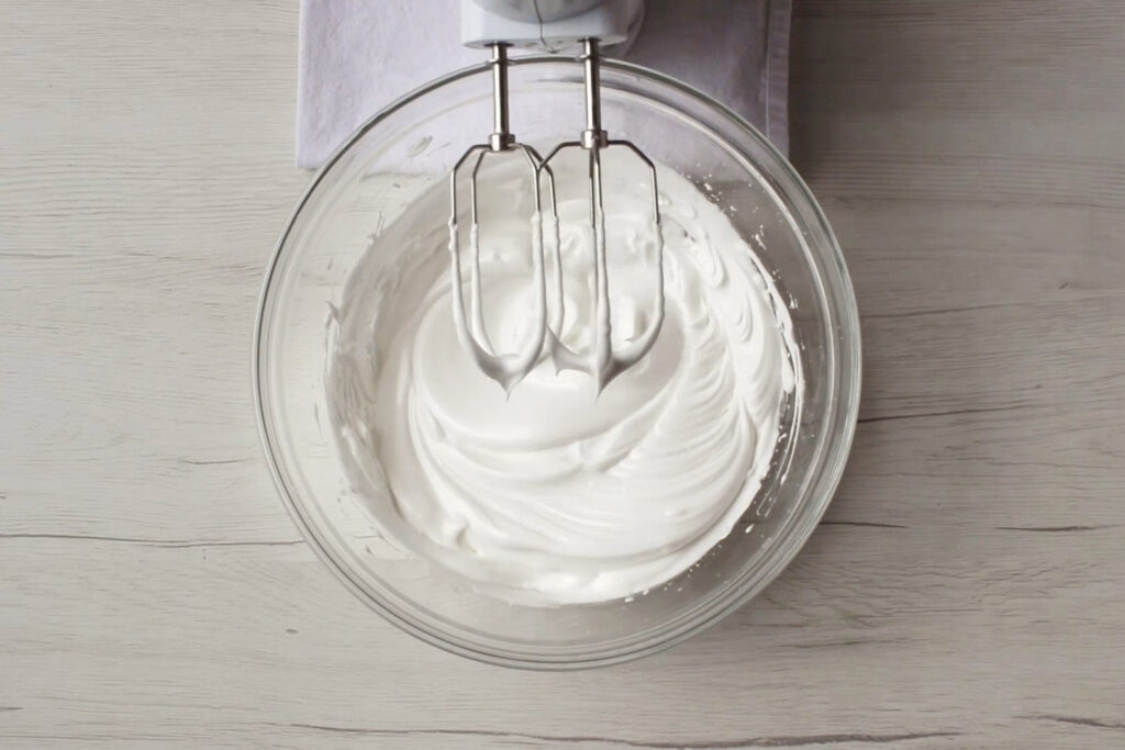 How to make homemade Ladyfingers: whip the egg whites