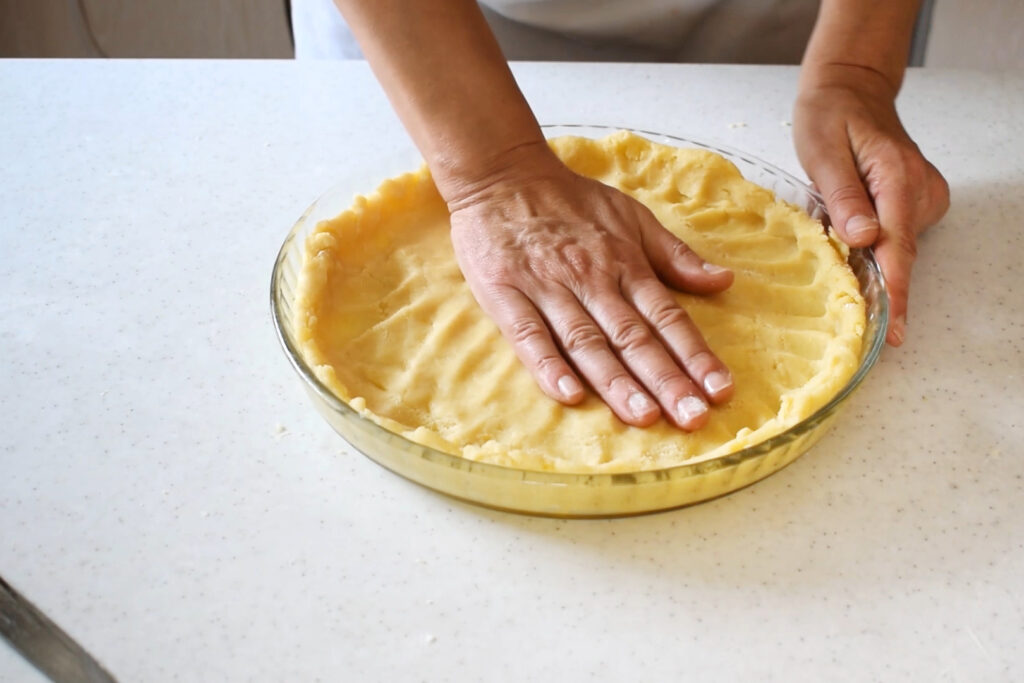 Torta della nonna: Assemble the Cake