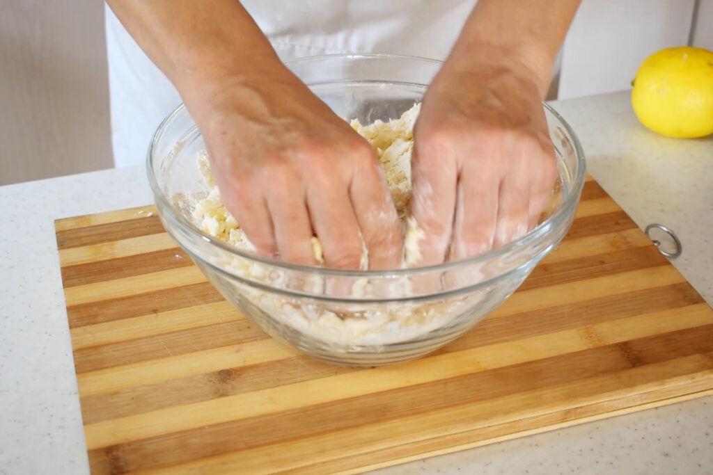 Torta della nonna: Prepare the Pastry Dough