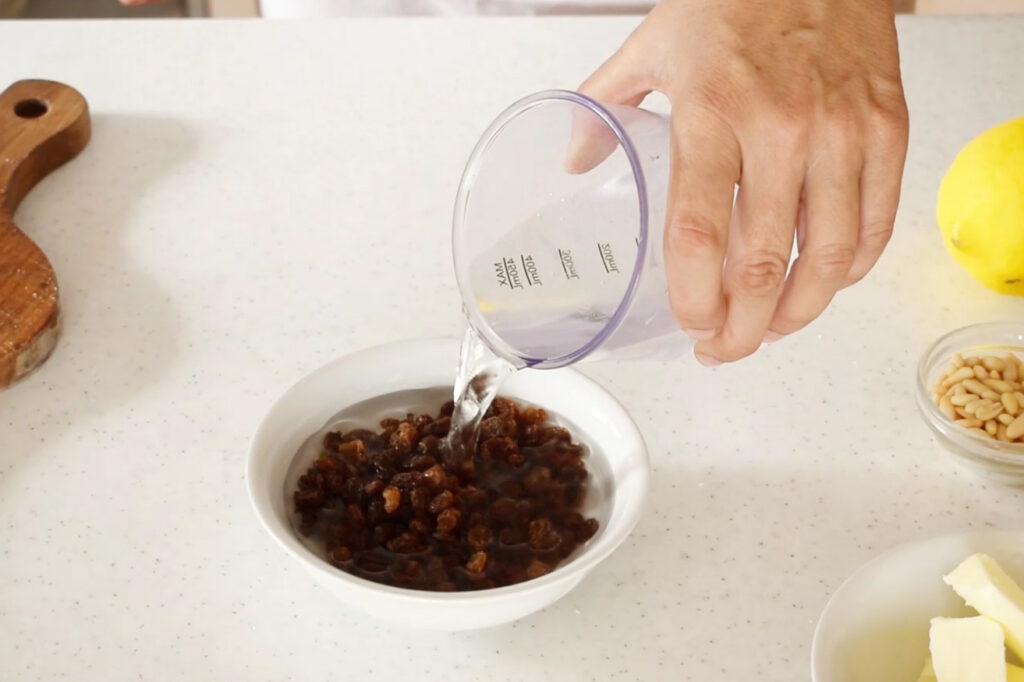 How to make bread cake: soak the raisins