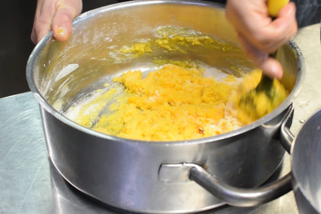 How to make Neapolitan Zeppole step 1