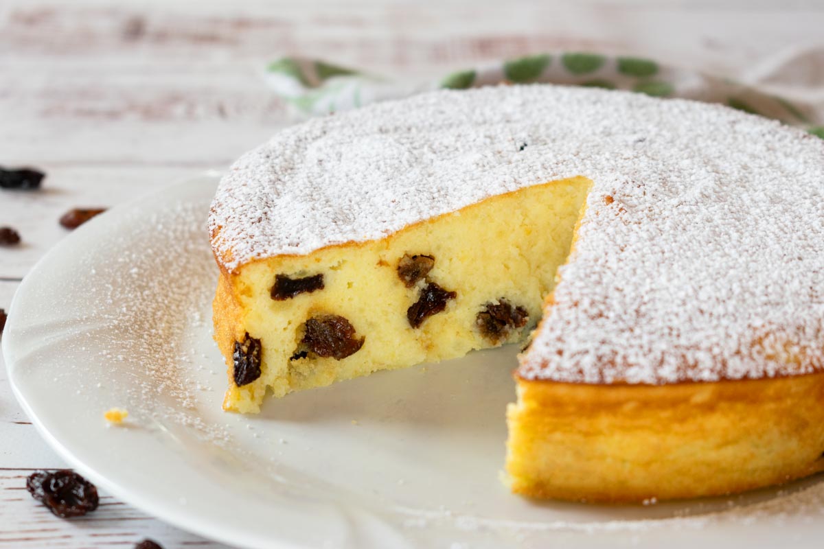 Potato Almond Cake: the Delicious Moist Cake That You Don't Expect